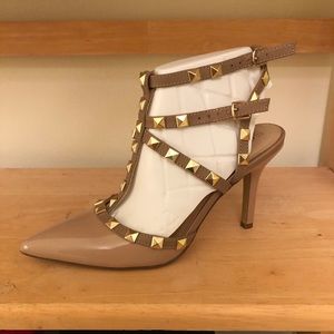 Like new Sole Society nude studded heel 7 1/2